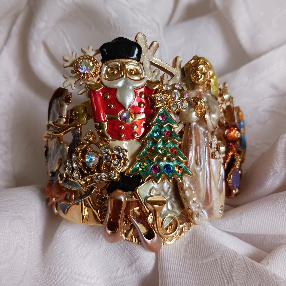 NEW KIRKS FOLLY BRACELET CHRISTMAS NUTCRACKER GOLD TONE Limited Edition
